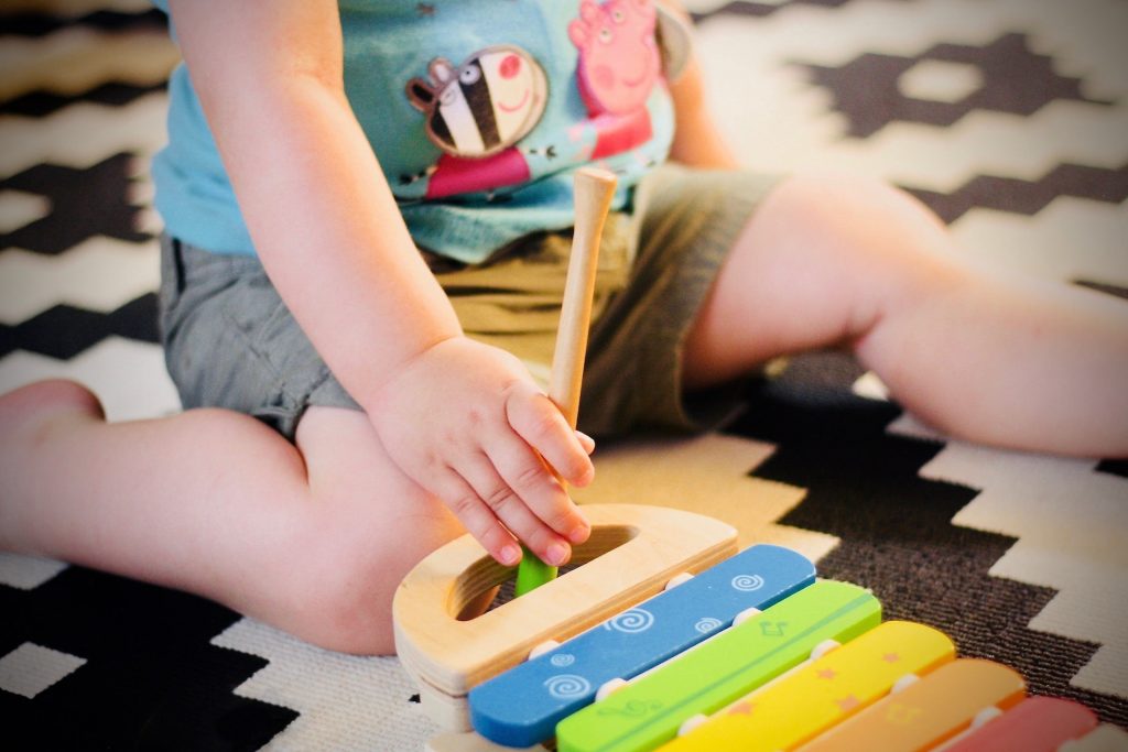 How to babysit young children